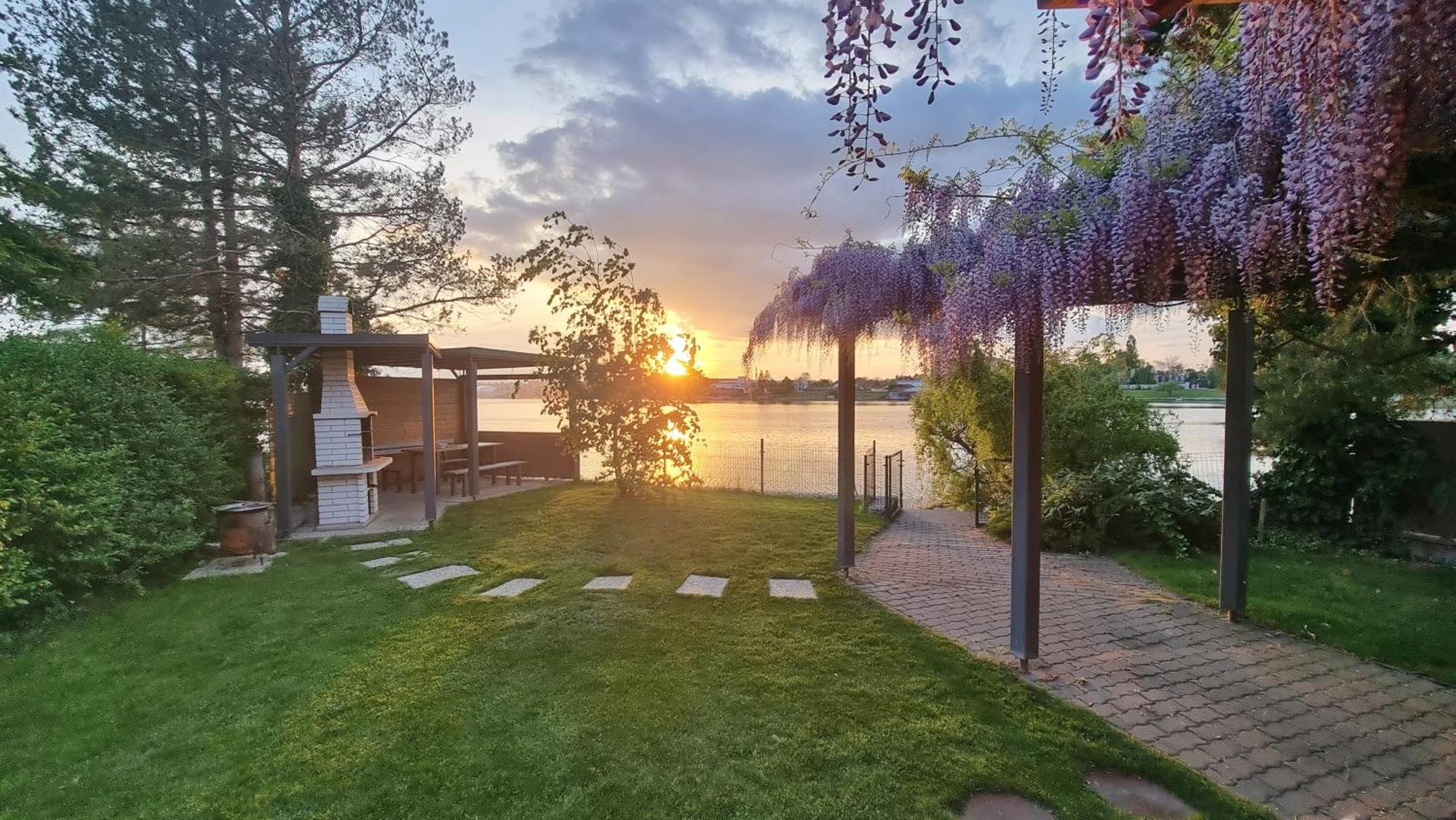 Topsenec-Lakeside Home Екстериор снимка